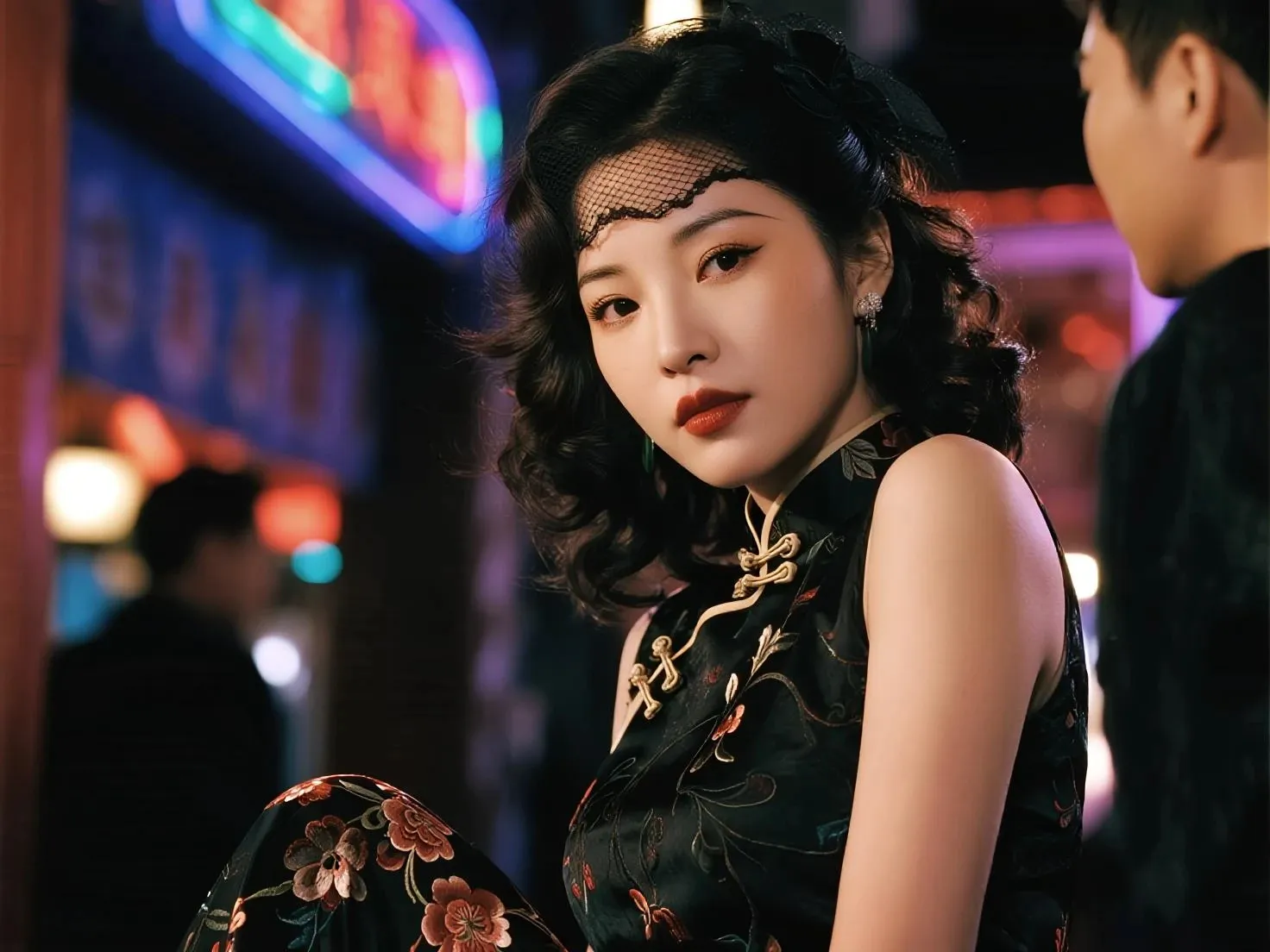 旗袍美女常用灯光来凸显风格